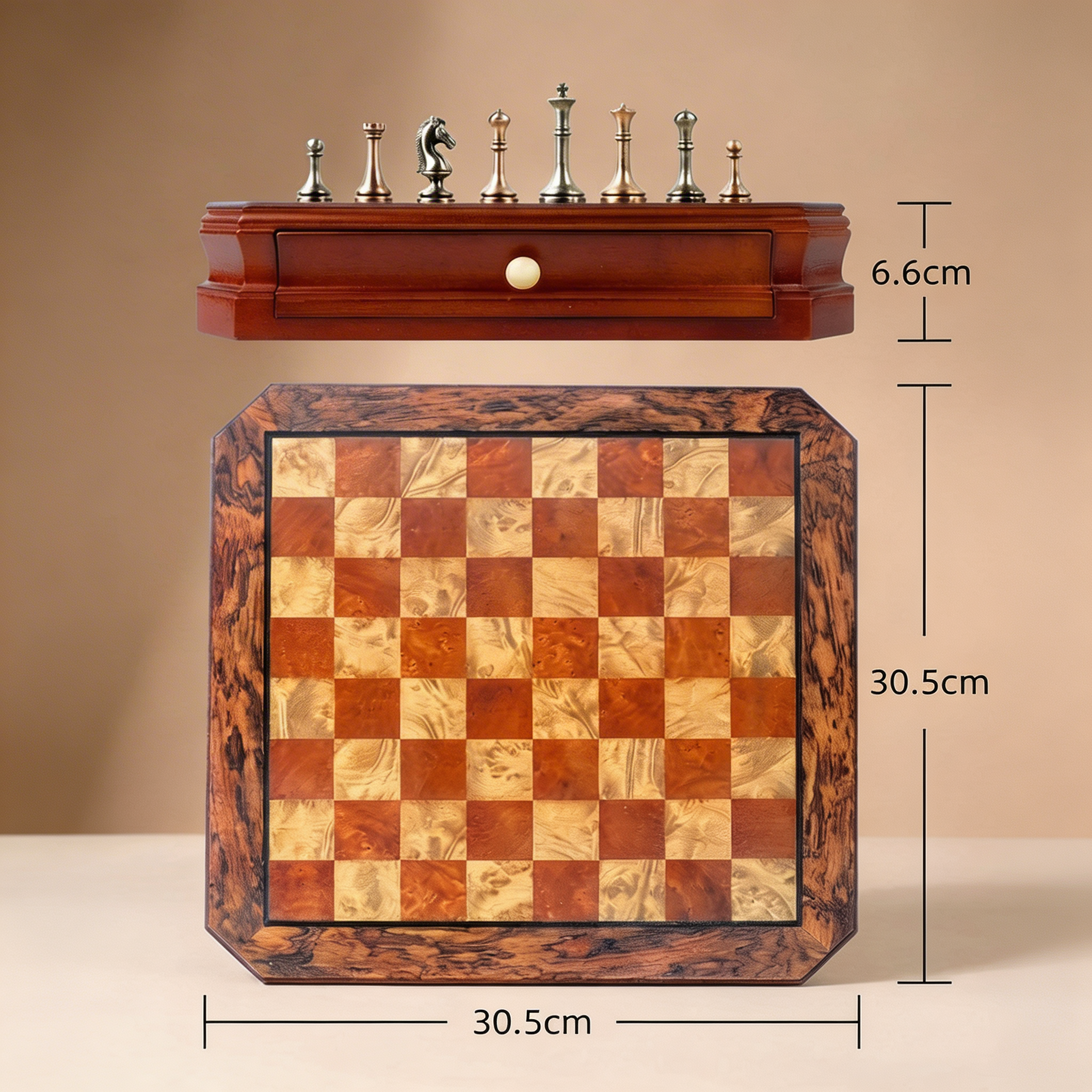 Schachspiel aus Mahagoniholz mit Figuren in Antik-Metalloptik