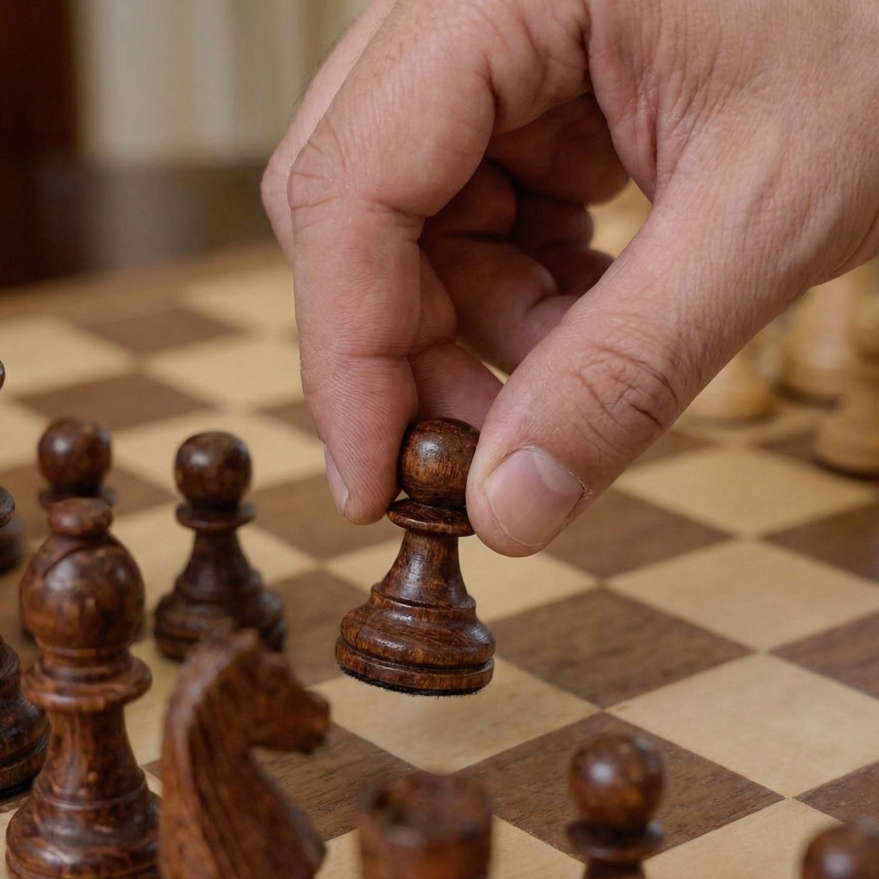 Klassisches Schachspiel mit Schublade aus Ahornholz